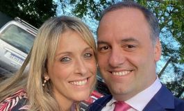 Manuel Adorni reconoció que su mujer viajó en el avión presidencial y quedó muy incómodo en una entrevista televisiva