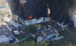 Otro incendio que pone en riesgo a un barrio: se quema una fábrica de pinturas en Moreno